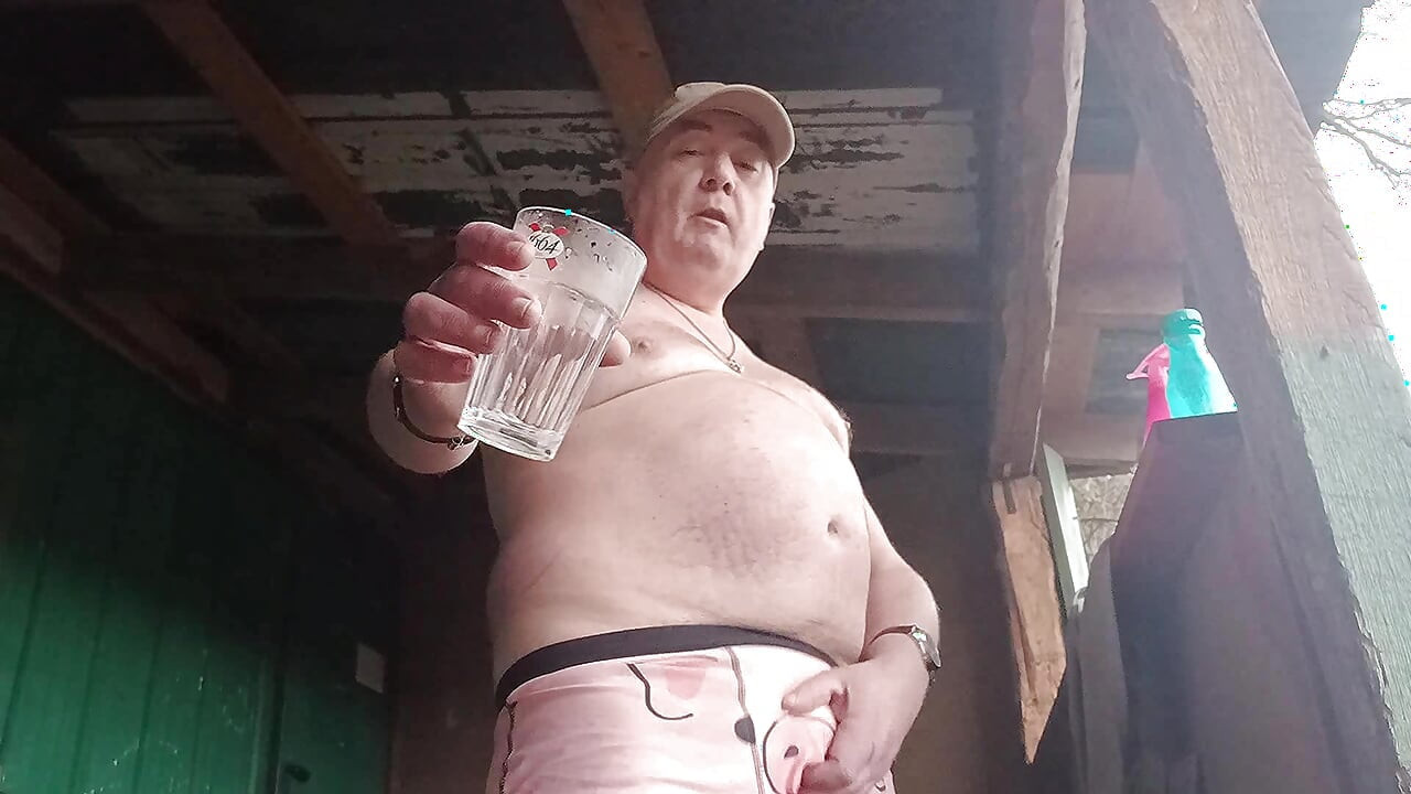 I stink of feet in my car before drinking my piss and jerking off outside like a good big pot-bellied pig on display!