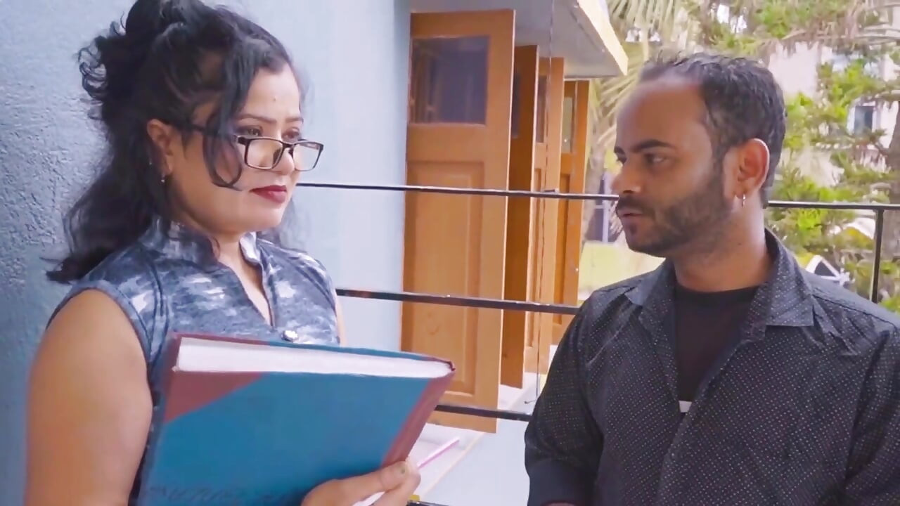 Rich Desi Madam Fucking with Her Personal Assistant - Indian Boss Sex