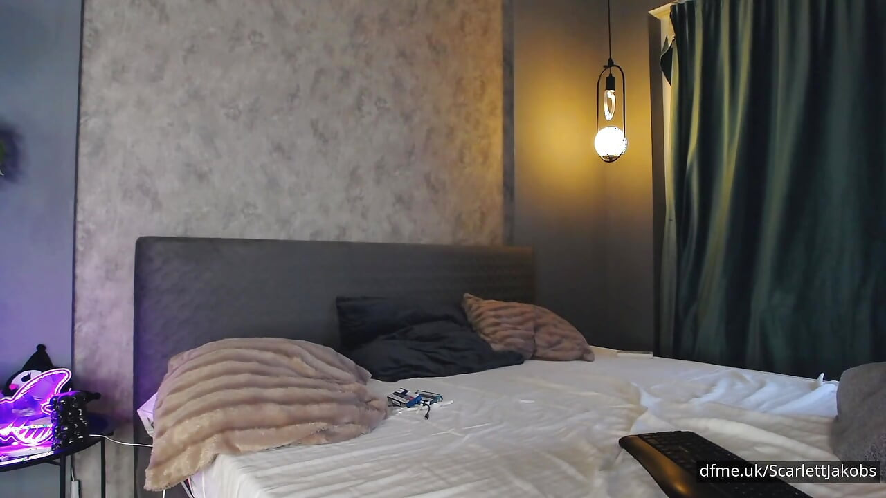 A Soft, Sexy Mood That Feels Like It Is Made Just for You