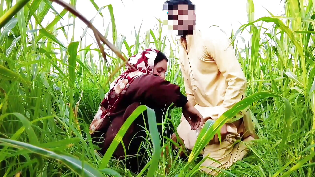 Mamma indiana e figliastro kheton mein choda bahut maja aaya
