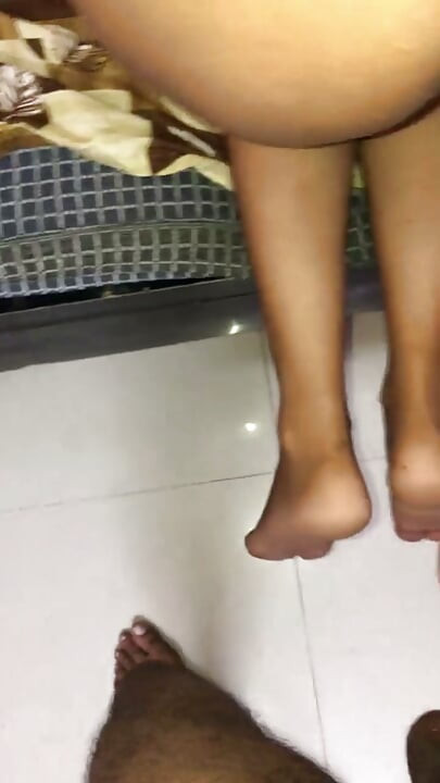 เขากลับบ้านแล้วเย็ดฉัน
