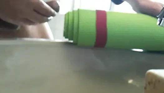 Yoga minderimi sikiyorum
