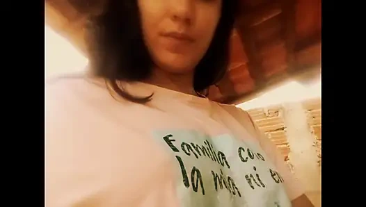 Brittany lagi asik muasin memeknya di ruang laundry