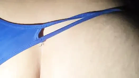 Komşum bana götünü veriyor