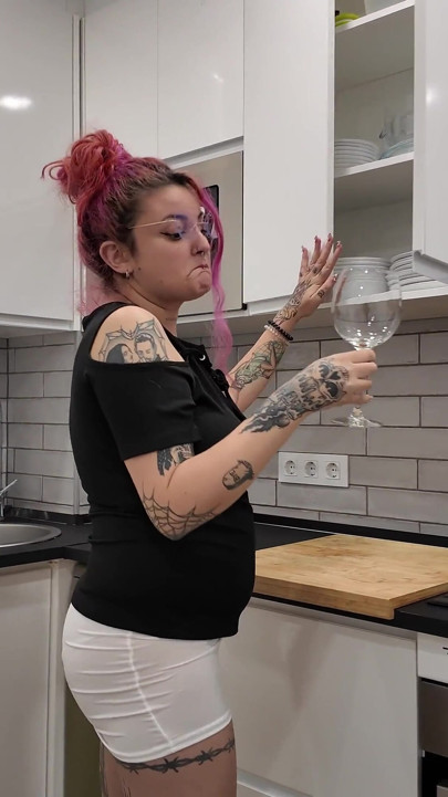 4K Pee Desperation Girl Finish with a Glass Pussy Pee Play