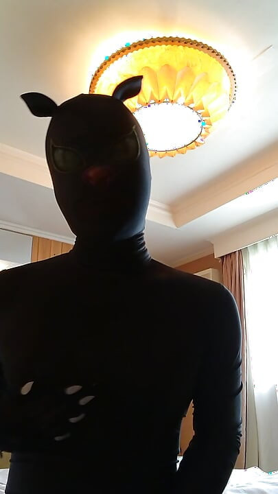 I masturbated comfortably while getting excited in a jumpsuit that could turn into a cat!