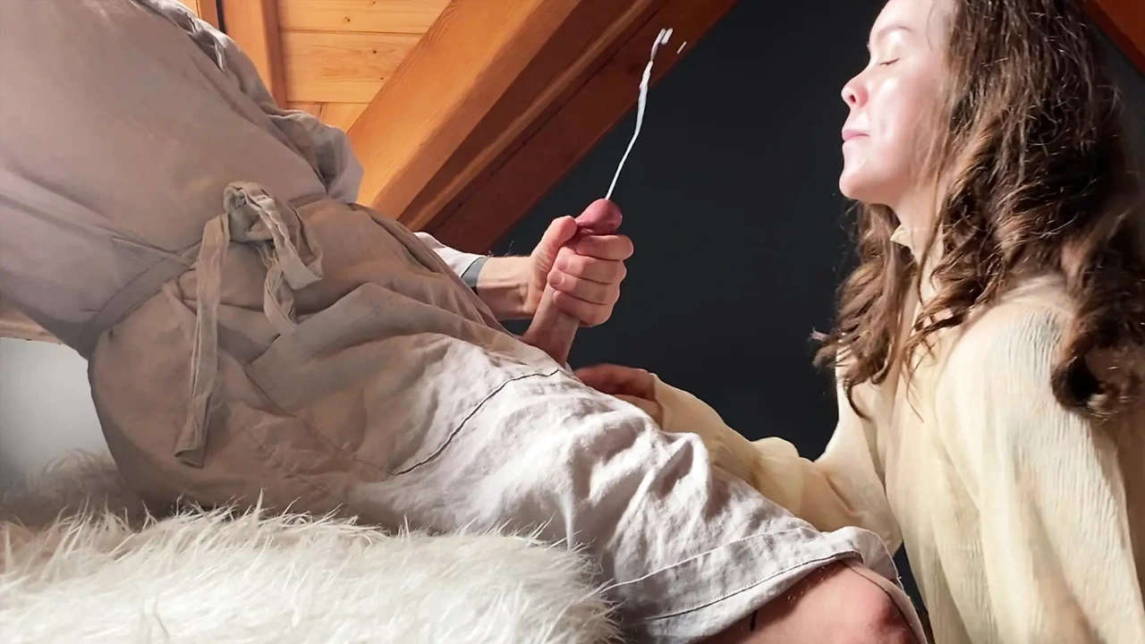 他用长长的精液绳毁了我的新衬衫