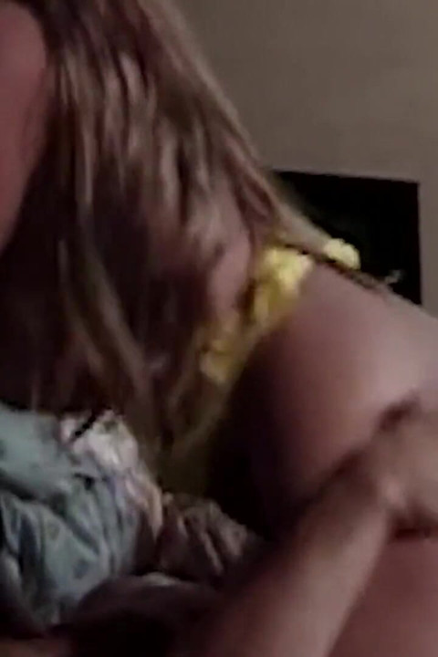 Tetona rubia milf devora polla y consigue follada profundo