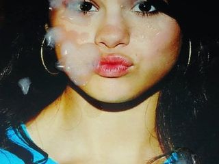 Selena Gomez 02