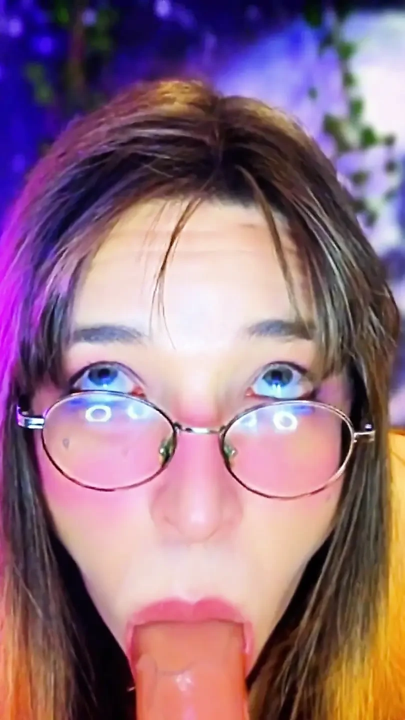 MILF Trans Girl Give the Best Blowjob