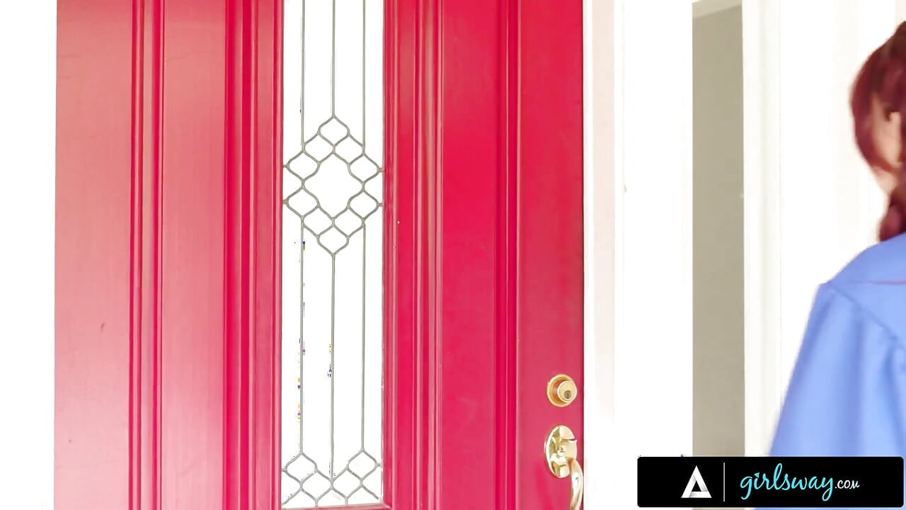 Girlsway - Whitney Wright geschokt toen voormalige bullebak Sabina Rouge bekent dat ze gevoelens voor haar had