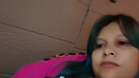 Lusi masturbasi di depan pria lain di webcam sementara pasangannya