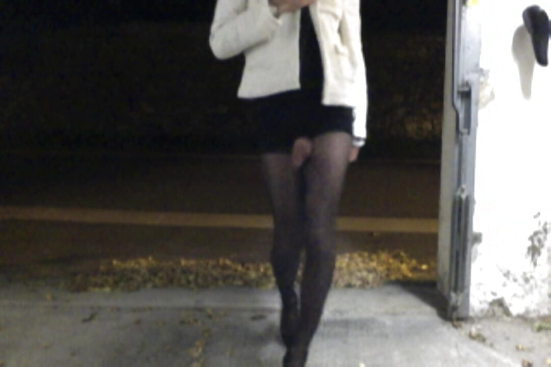 Outdoor crossdresser