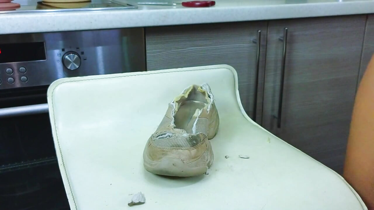 Broken Shoes! Alice Crushed Old Dirty Shoes Part 2
