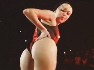 Miley cyrus炫耀她的屁股