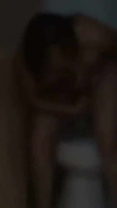 Compilație grozavă cu frumoasa mea soție care urinează înainte și după ce e futută. Sperma curge din ea. | Clip 2