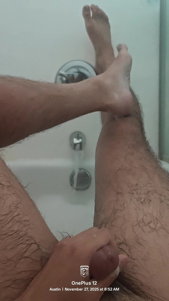 浴槽で自慰しながら衝動を感じていた