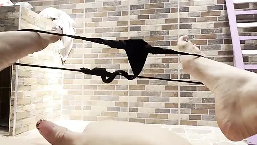 Красивая сводная сестра любит играть со своим клипторисом перед отъездом в колледж