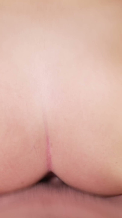 继女因为她的放荡衣服而受到惩罚 | 短片 1