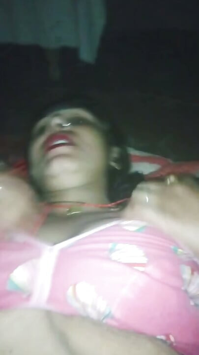 Mi sexy y hermosa esposa Roshni tiene sexo conmigo y lo disfruta