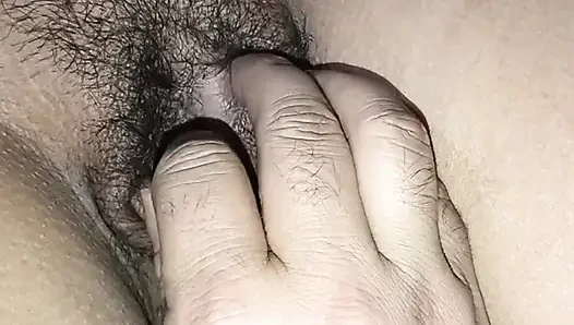 Desi Pooja Bhabhi Apni Chut Massage