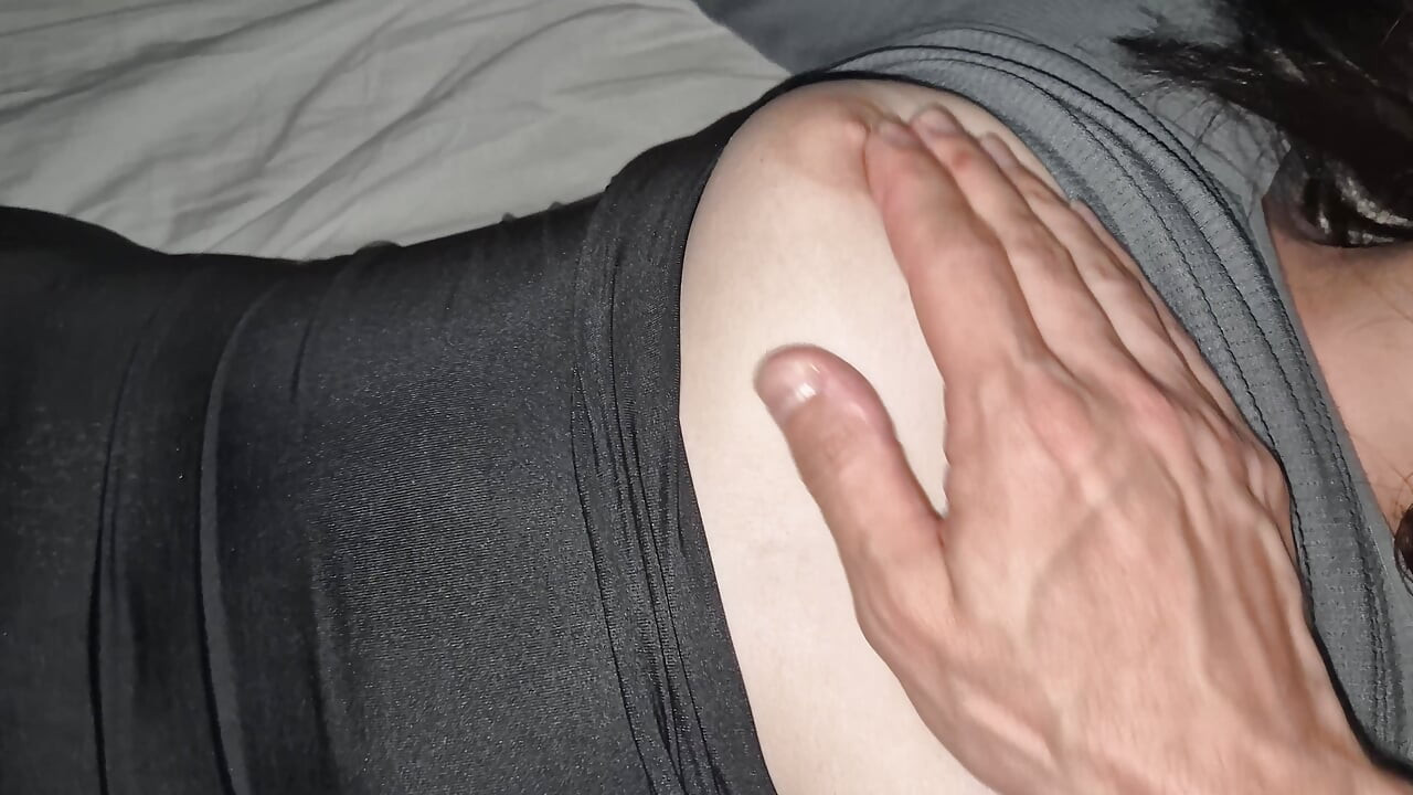 Menina de 18 anos do clube não esperava ter um orgasmo esta noite.