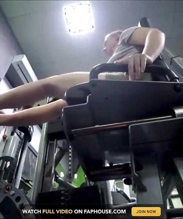 Gym Masturbation: Horny Beauty in the Fit Gym Massages Her Pussy and Squirts on a Bench in the Locker Room