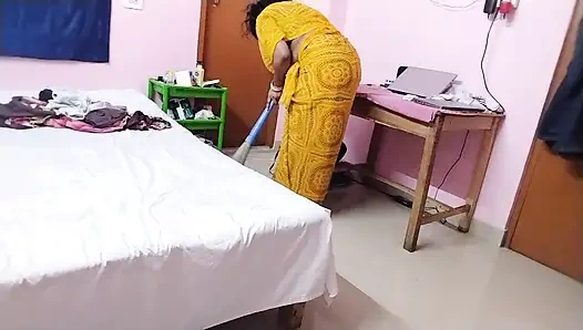 Bos ingin menyetubuhi pembantunya yang cantik, apa yang akan dia lakukan sekarang?