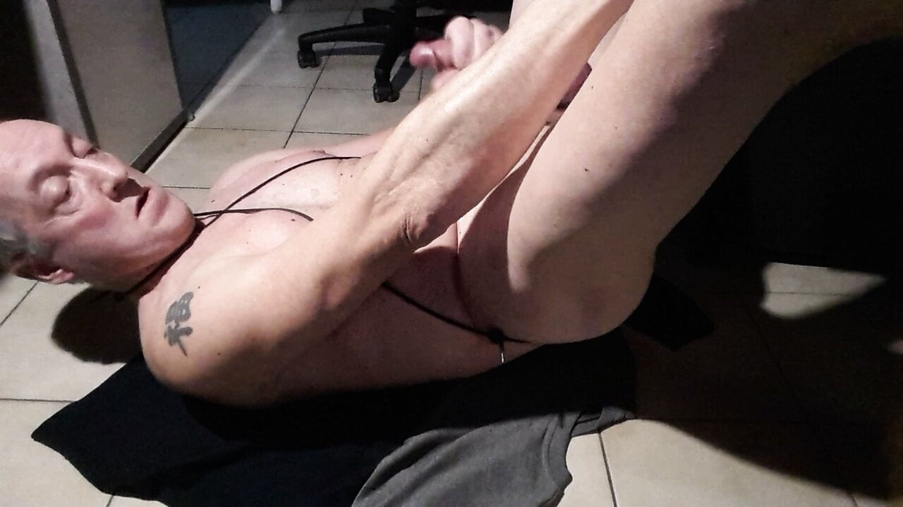 BONDAGE EXHIBITIONIST JERKING WEBCAM SEXSHOW