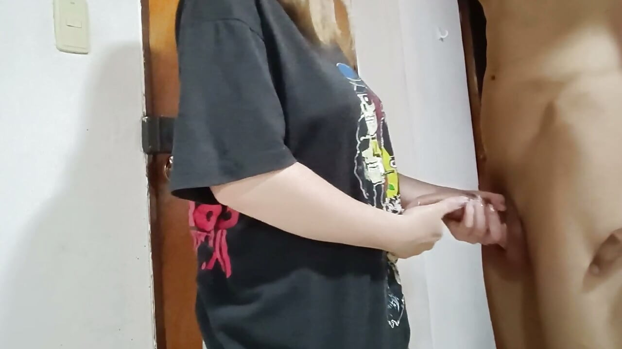 A minha enteada recebe-me com uma mamada.