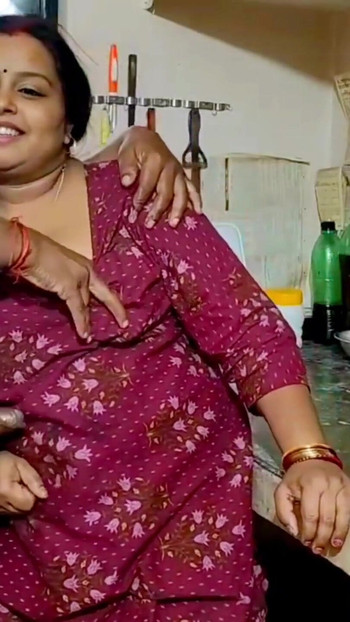 Detik kuat dari "Audio Hindi Dapur Chudai"