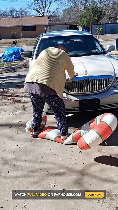 O femeie mare frumoasă asistentă Vicki zdrobește acest lui Candy Cane