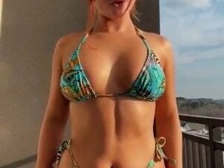 Tubuh bikini super seksi Alexia cox