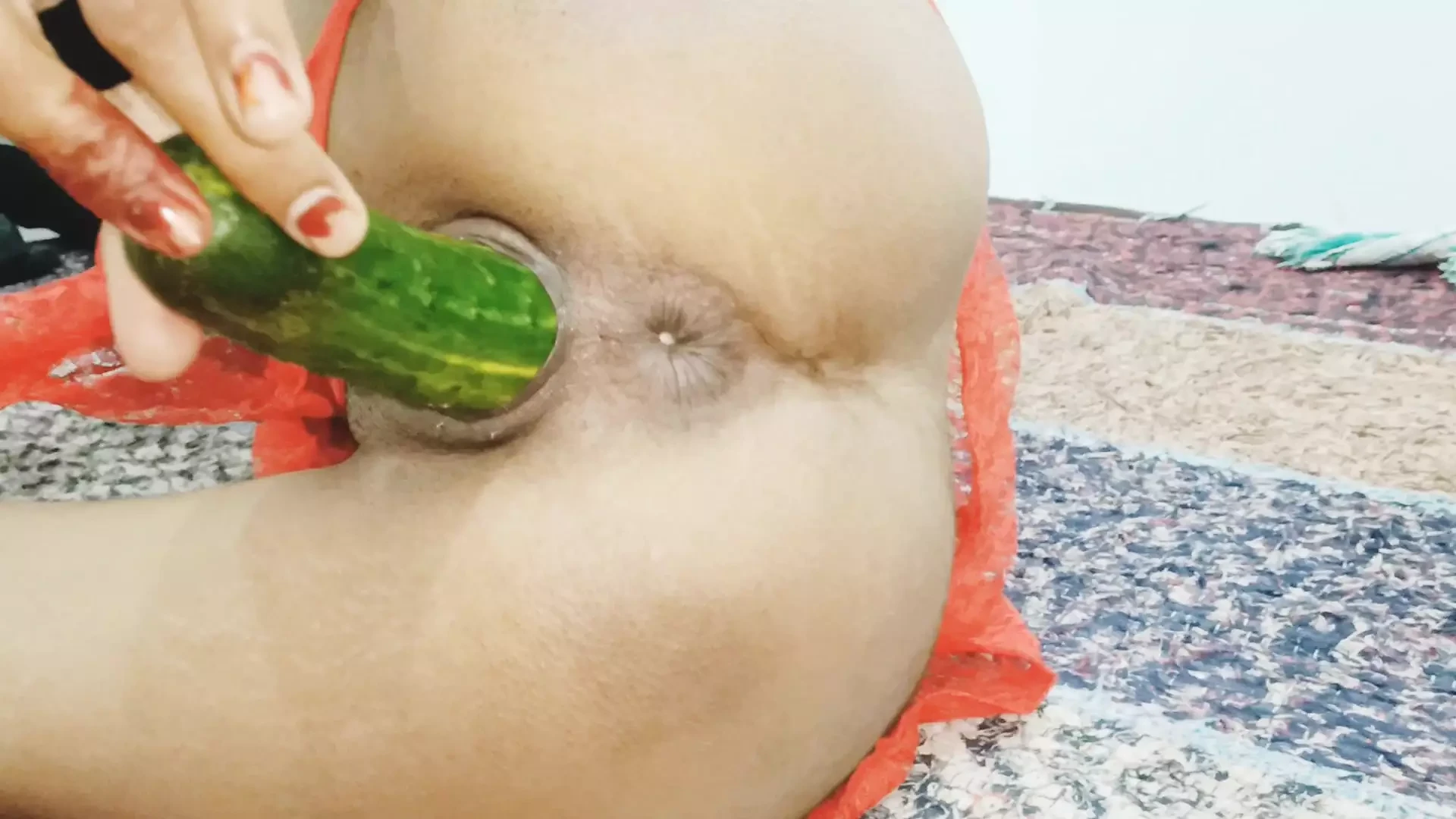 Sapna Kumari Indian Desi Girls 用黄瓜熄灭她们对放松的热爱