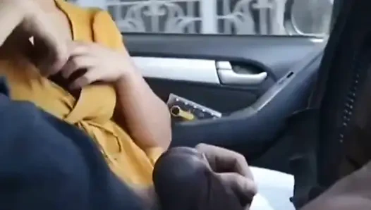 Ngentot ibu tiri didalam mobil