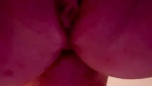 Barda tanıştığım yabancı götümü yalıyor ve içime boşalıyor