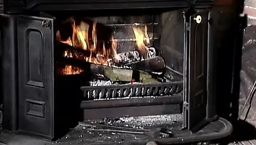 Edepsiz Alman kaltaklar azgın bir cücenin siyah yarağını paylaşıyor