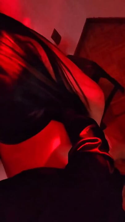 友達の誕生日パーティーでこっそりセックスした!!