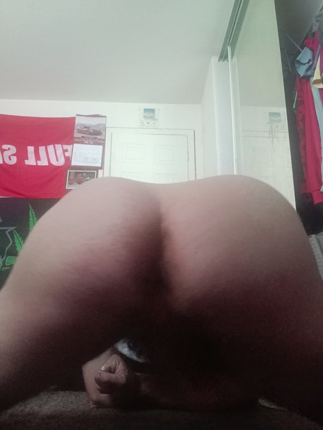Shaking ass