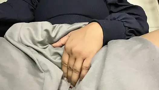 Pacar Tamil berbicara dia membutuhkan seks sambil colok