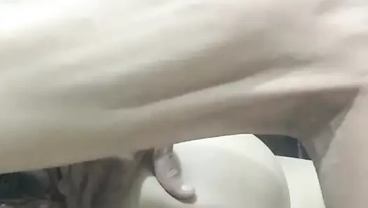 Suara muncul saat muncrat ke memeknya