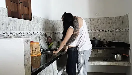 Mutfağı düzeltirken karımı siktim