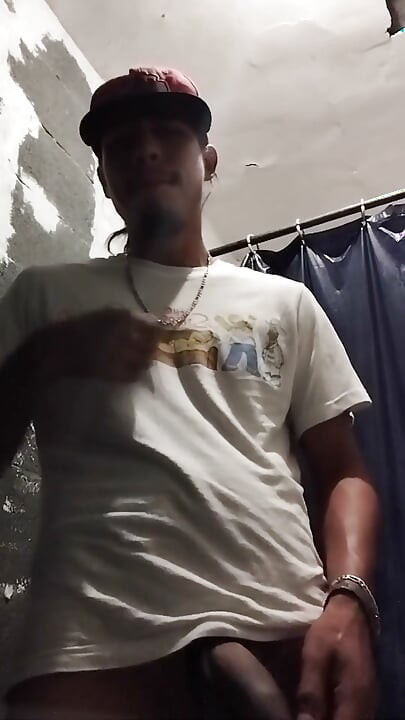 男孩在浴室里带来欢愉