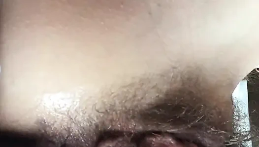 Jilat memek berbulu, ngentot gaya doggy dan mandi air mani di perut istri