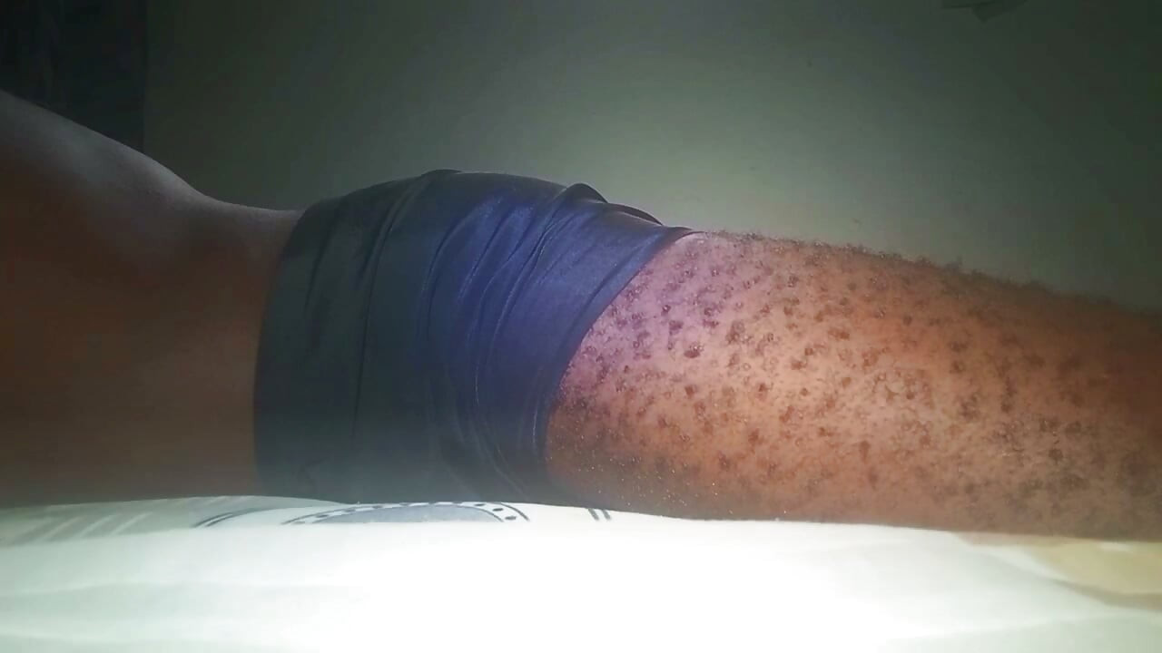 극한의 허밍, 단단하고 맥박치는 거대한 흑자지가 거대한 정액을 뿜어내며 자위하며 신음한다