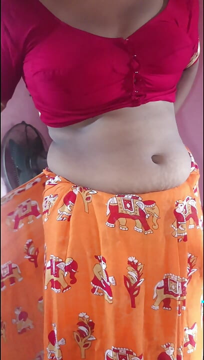 Desi housewife changing saree while being watched by Bengali maid secretly