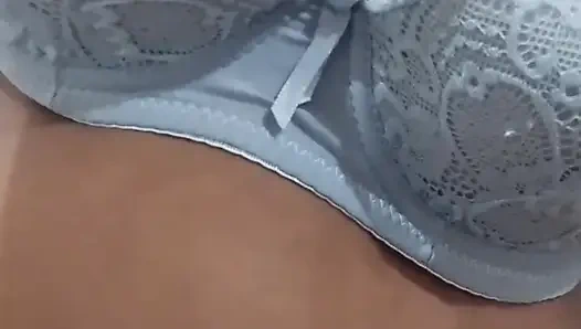 Adik tiriku yang besar marah, kami berbagi ranjang single, audio lengkap bahasa india