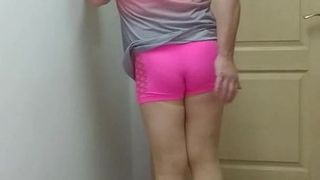 Sissy ancelina rosa in lingerie e vestito