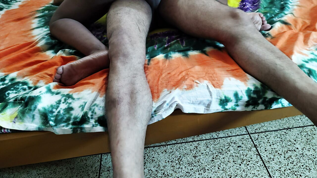 The village sister-in-law came to my house and climbed up and inserted my black penis into her little