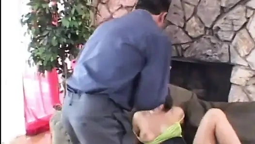 Tante seksi dengan toket besar lagi asik dientot habis-habisan sama kontol besar sampai mengerang keenakan